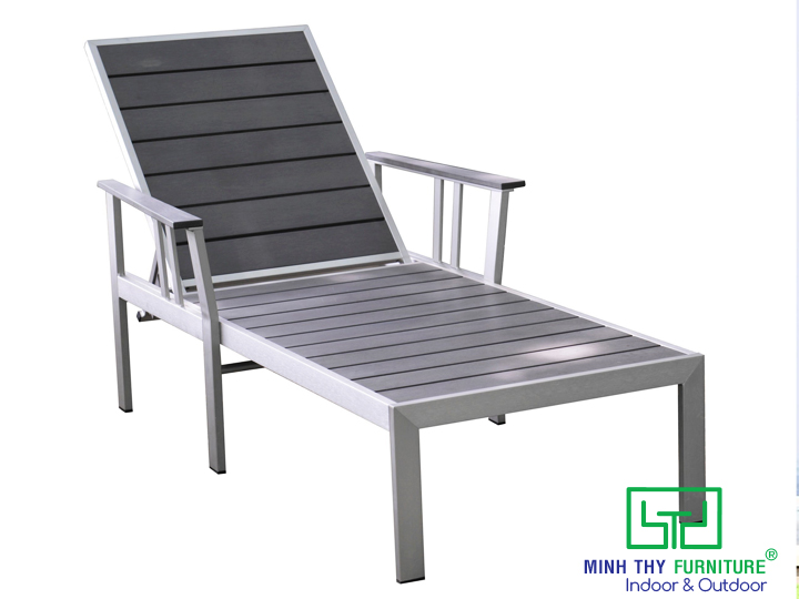 ghế hồ bơi Polywood sử dụng tại khu nghỉ dưỡng ven biển